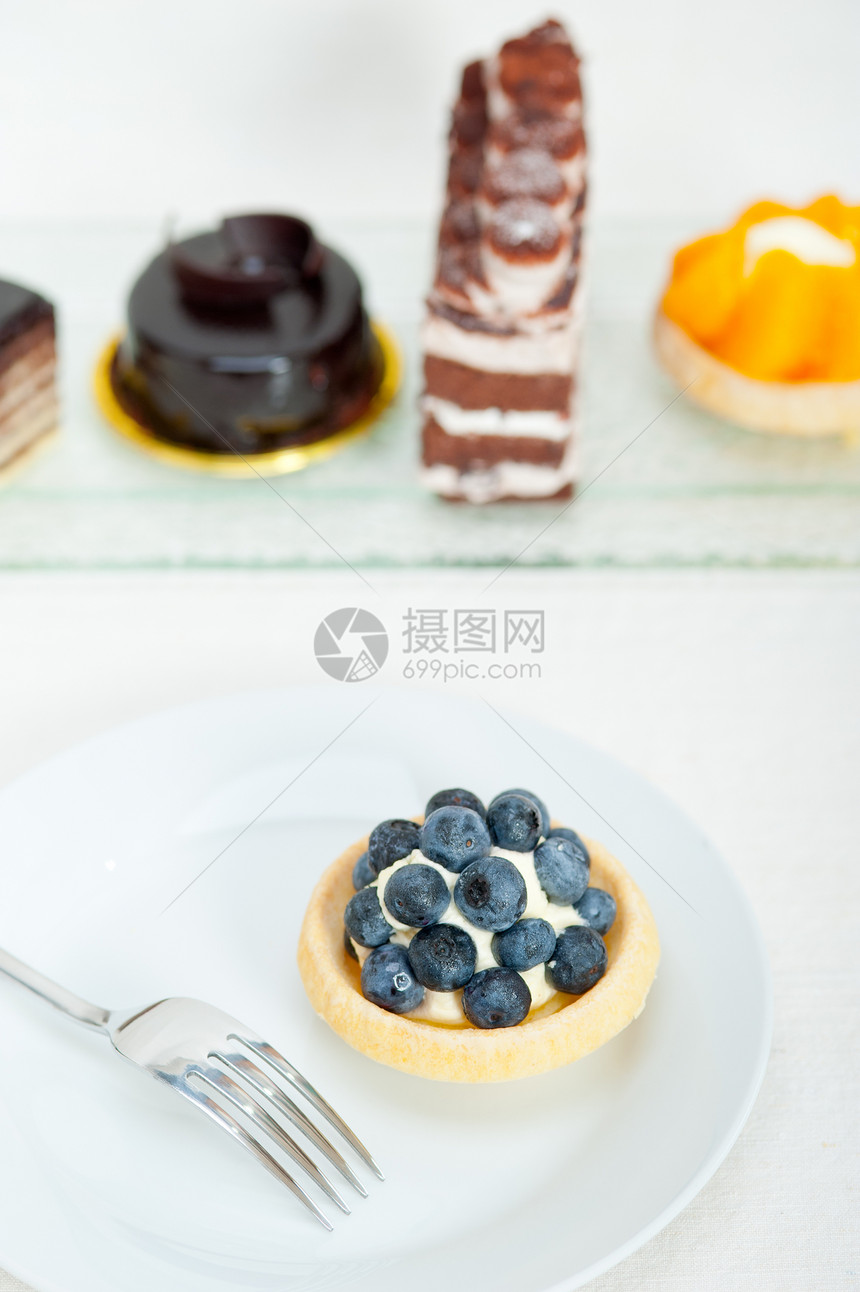 蓝莓奶油蛋糕鞭打浆果蛋糕奶油状馅饼营养小吃糕点静物水果图片