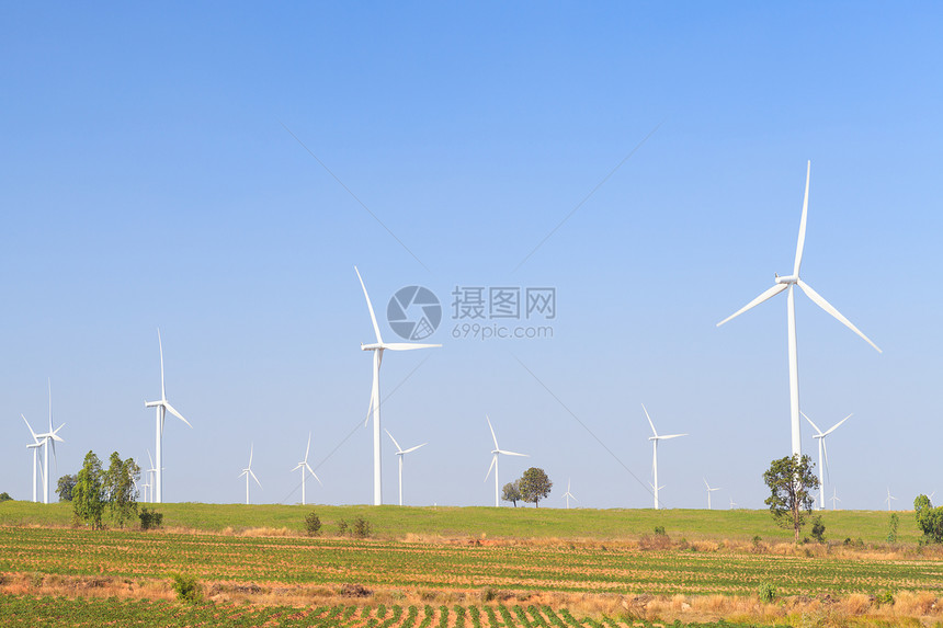 风力涡轮发电机蓝色天空翅膀绿色环境植物创新农场工业活力图片