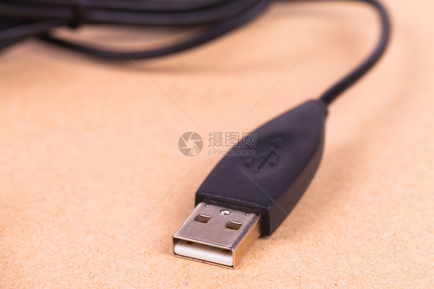 USB 电缆特写黑色插头港口宏观渠道绳索棕色网络标准塑料图片
