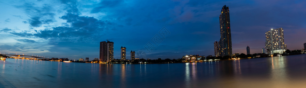 普罗维登斯曼谷市风景 在黄昏时拍摄办公室商业建筑物天际城市金融历史性景观首都背景