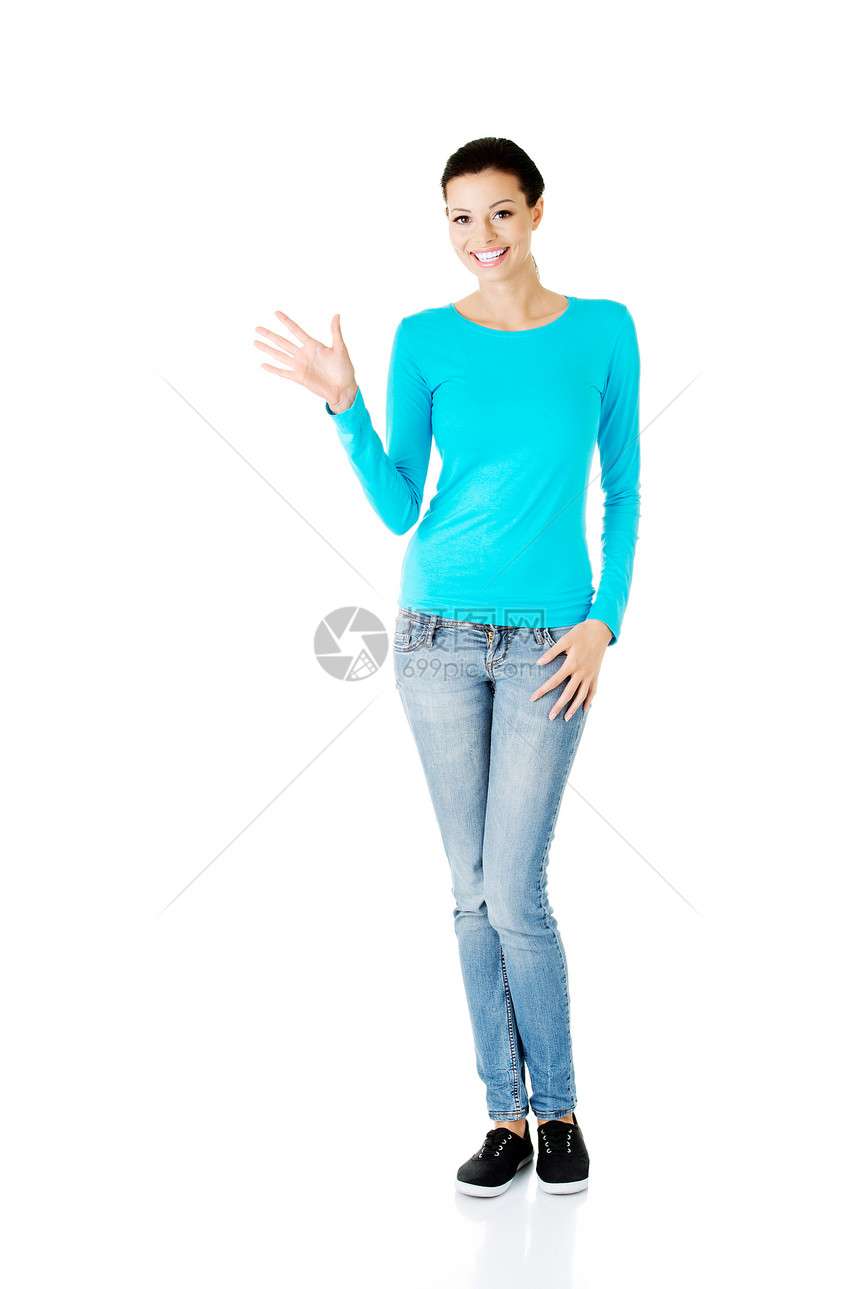 年轻的临时女青年表现出了欢迎的姿态问候语手臂女性女士快乐商务站立会议人士全身图片