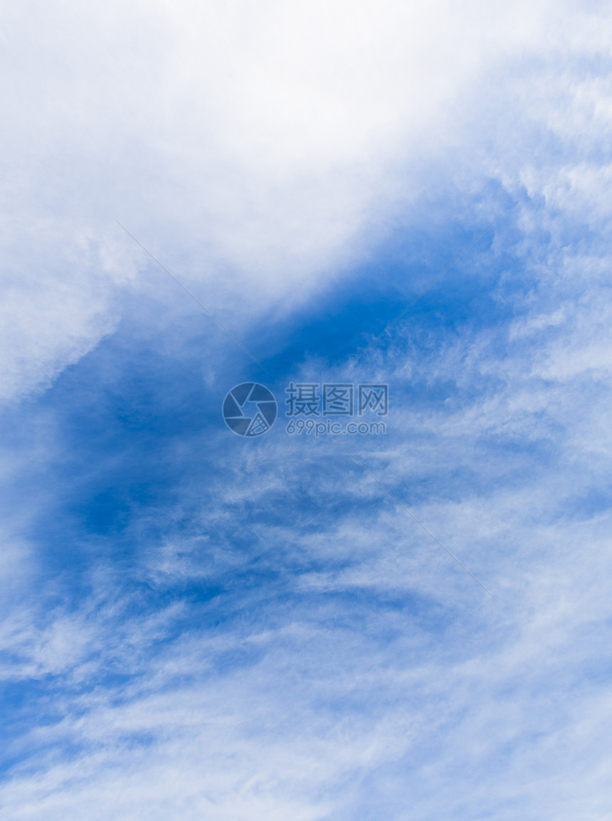 蓝色天空纹理背景 有光云的色彩图案背景图片