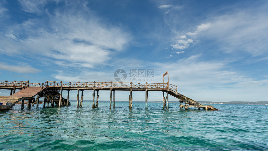 印度洋上的木环桥海洋小路码头场景海景甲板木头图片
