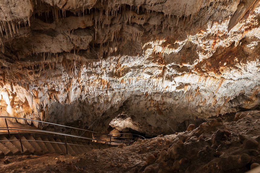 斯洛瓦克山中的洞穴柱子石灰石访问洞穴学石头国家矿物旅游小路石笋图片