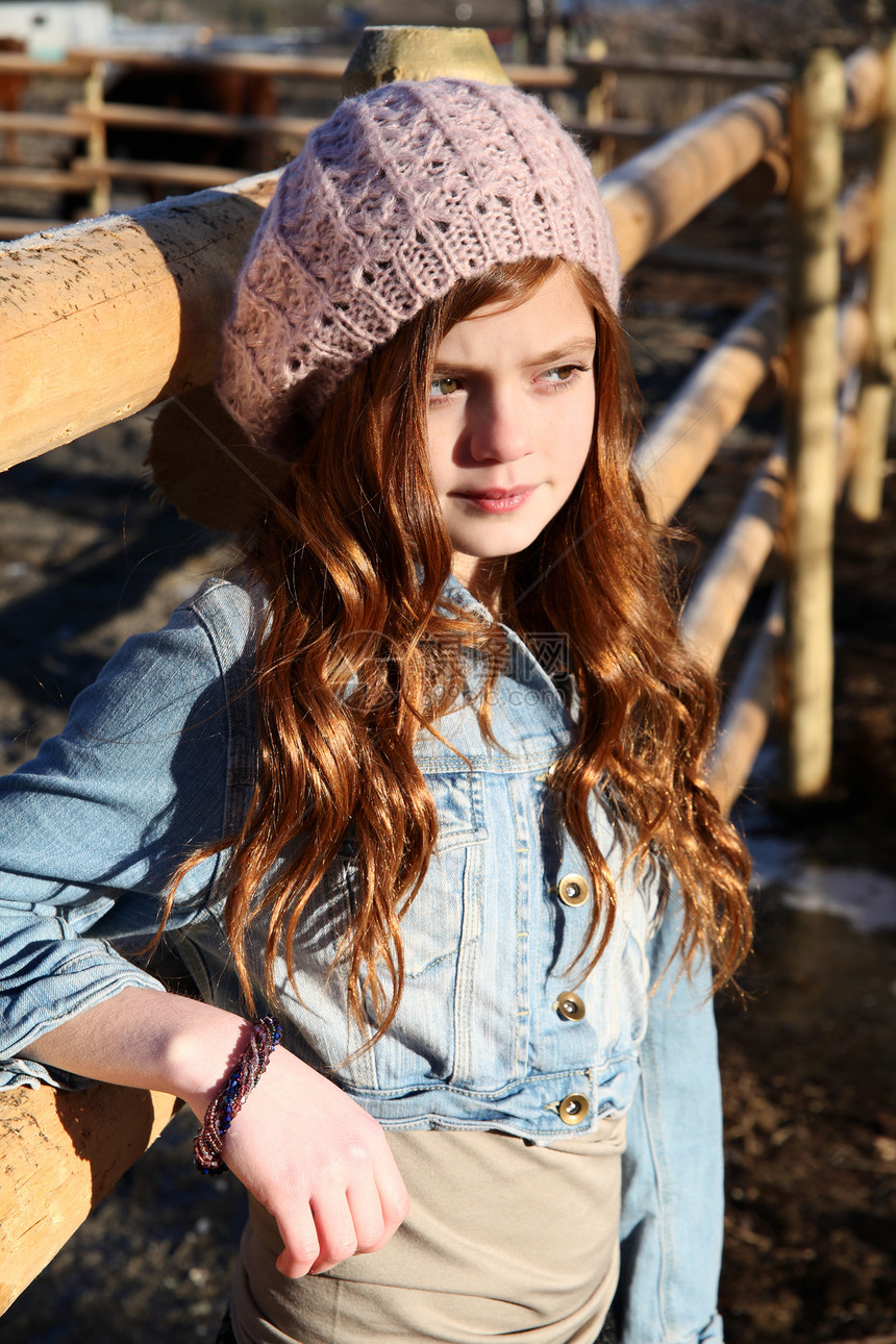 冬季青少年农场天气裙子帽子蓝色女性衣服女孩毛皮头发图片