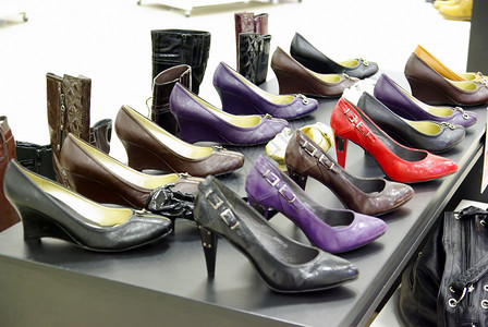 市场女士鞋鞋架店铺衣服皮革腰带女士购物中心鞋类奢华桌子展示背景