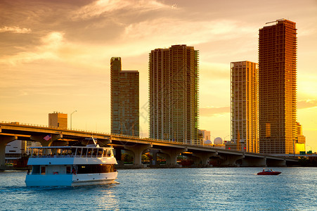 威尼斯高速公路水平摄影长堤目的地摩天大楼天际运输天空旅游海洋背景图片