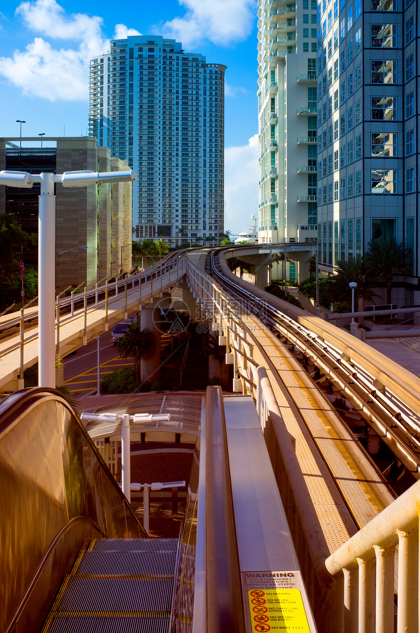 迈阿密市中心摄影旅游自动扶梯阳光市中心阴影摩天大楼楼梯目的地火车站图片