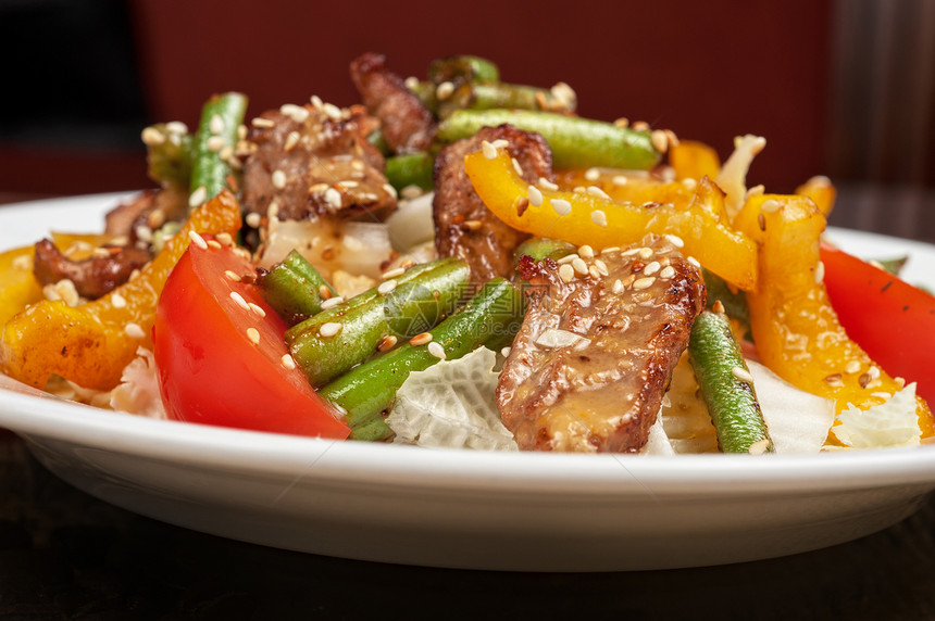 热沙拉加小牛肉食物叶子蔬菜宏观餐厅小吃美食胡椒沙拉午餐图片