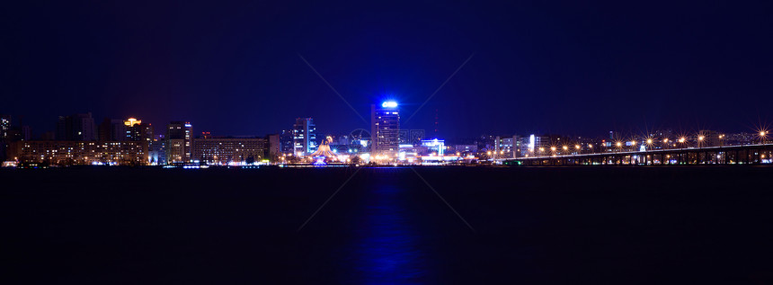 乌克兰第尼普罗彼得罗夫斯克河上空的夜天线日落办公室首都蓝色生活旅行商业建筑学城市天际图片