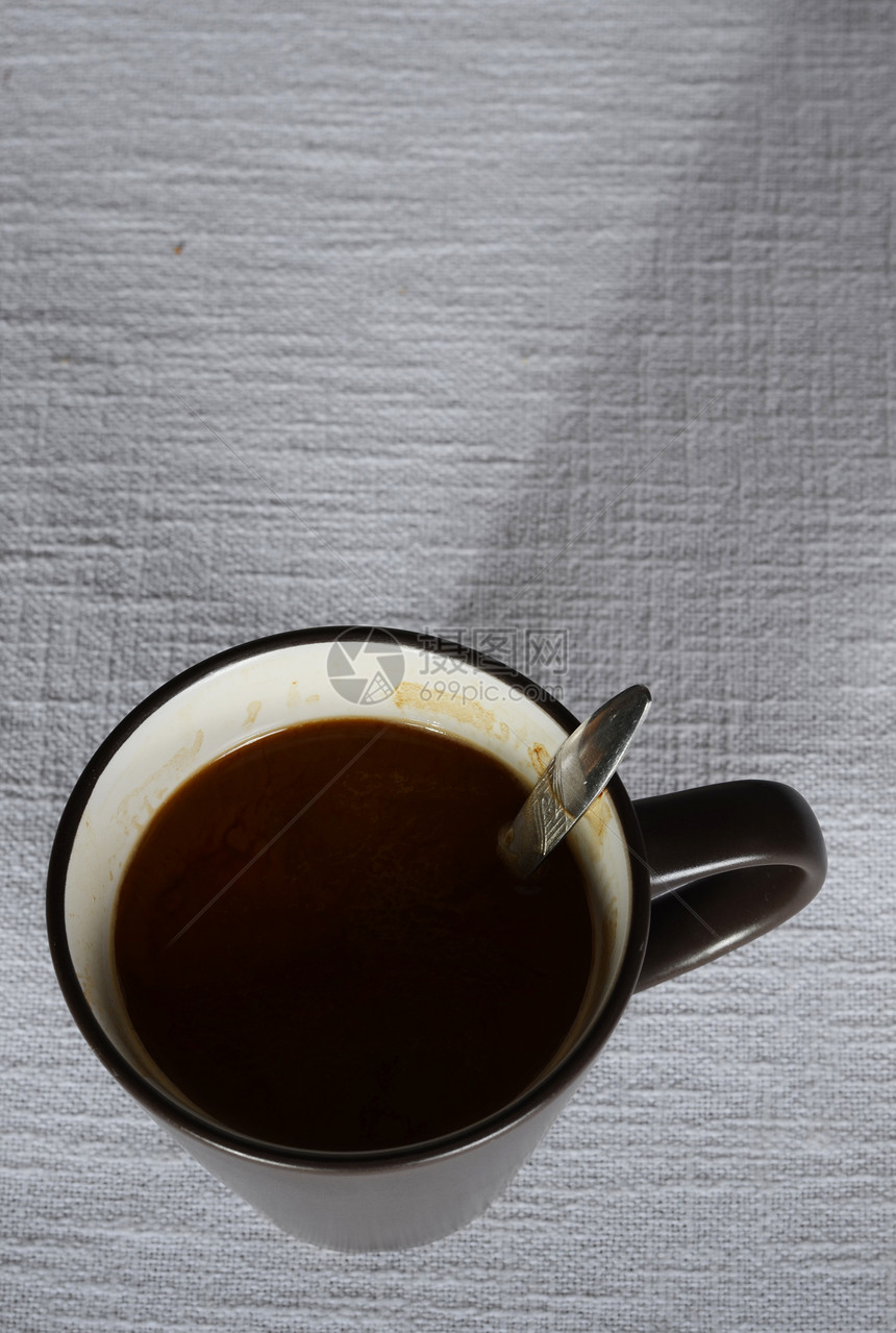 咖啡杯陶瓷白色勺子早餐桌布棕色杯子制品图片