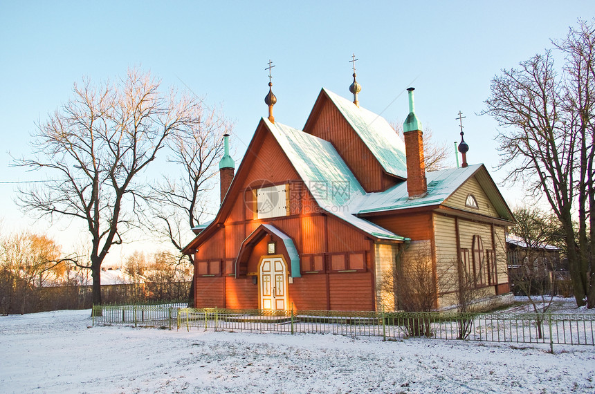 东正教建筑木头蓝色天空寺庙白色教会文化圆顶图片