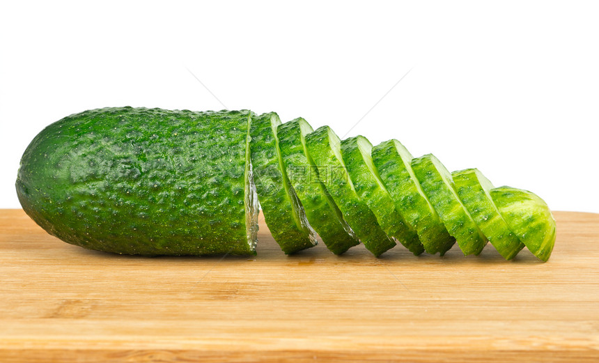 切片黄瓜水平沙拉蔬菜桌子硬木部分切菜板棕色木头绿色图片