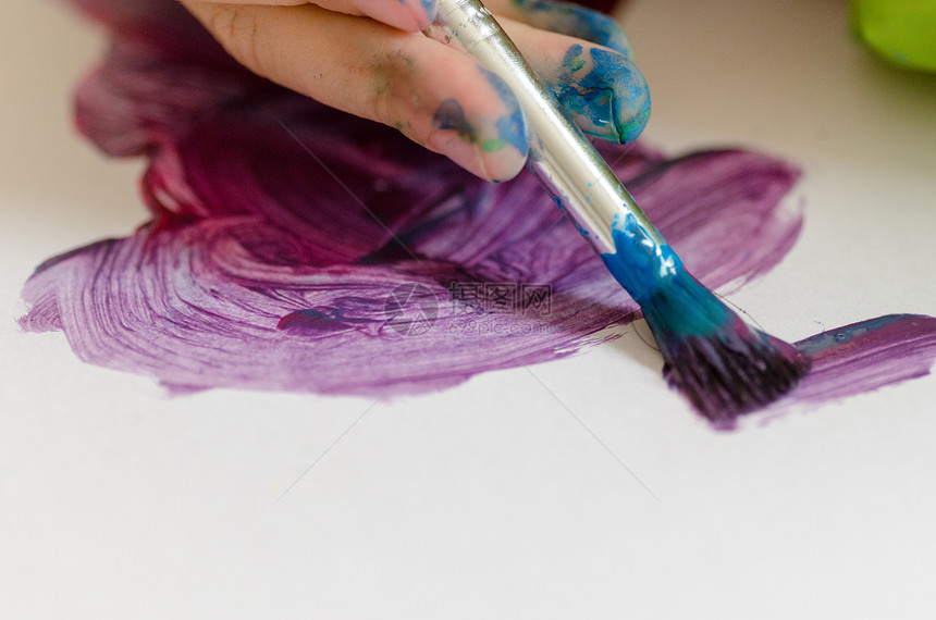 儿童绘画工艺画笔艺术写作艺术家乐趣学习幼儿园刷子专注图片