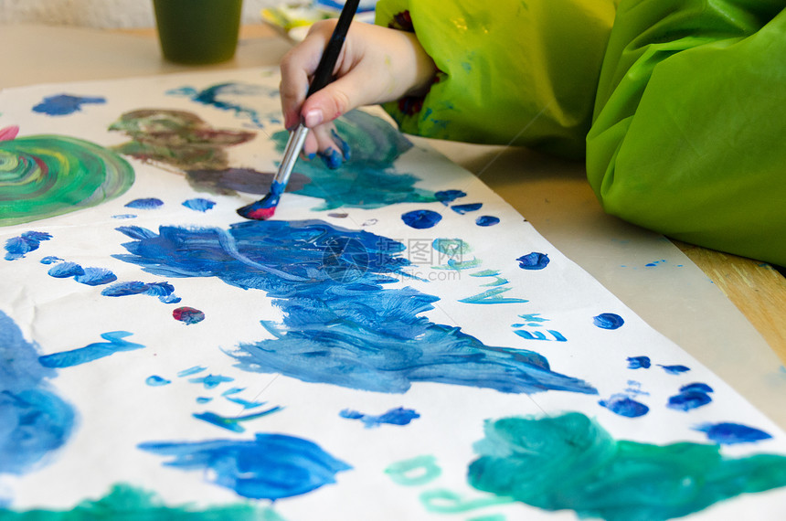 儿童绘画幼儿园喜悦平局专注学习画笔家庭作业爱好艺术学校图片