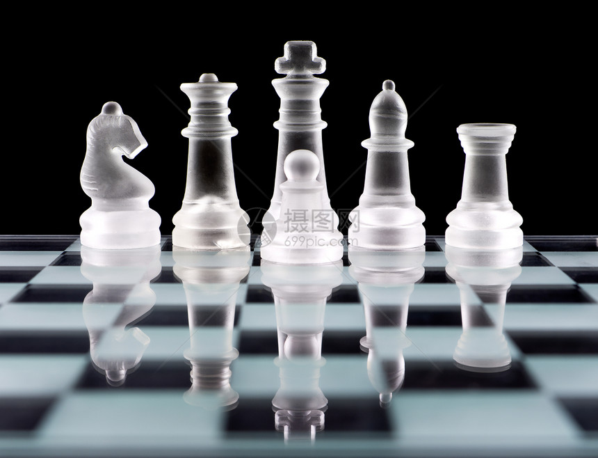 一组白色象棋元件图片