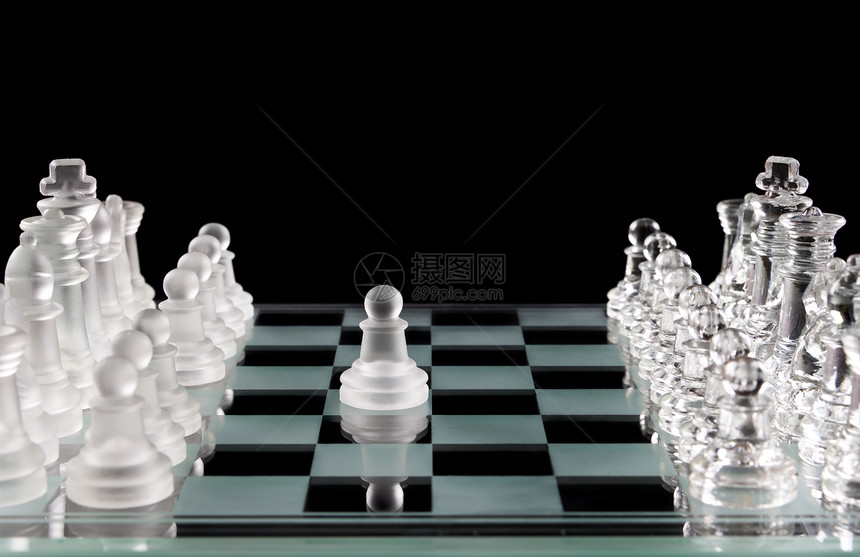 玻璃象棋和第一步图片