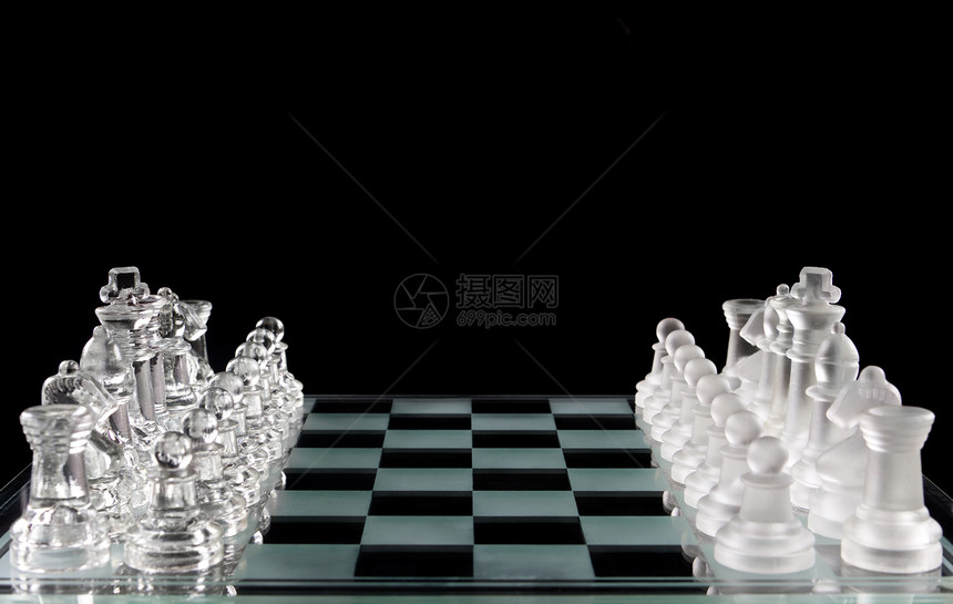玻璃象棋游戏棋盘黑色骑士检查典当棋子白色国王正方形图片