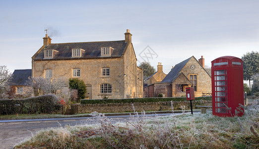 阿斯顿子边缘冬季Cotswold村红色石头邮箱边缘村庄小屋英语农村乡村电话亭背景