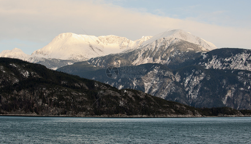 阿拉斯加的雪覆盖山冻结旅行树木生态风景岩石国家日落天空仙境图片