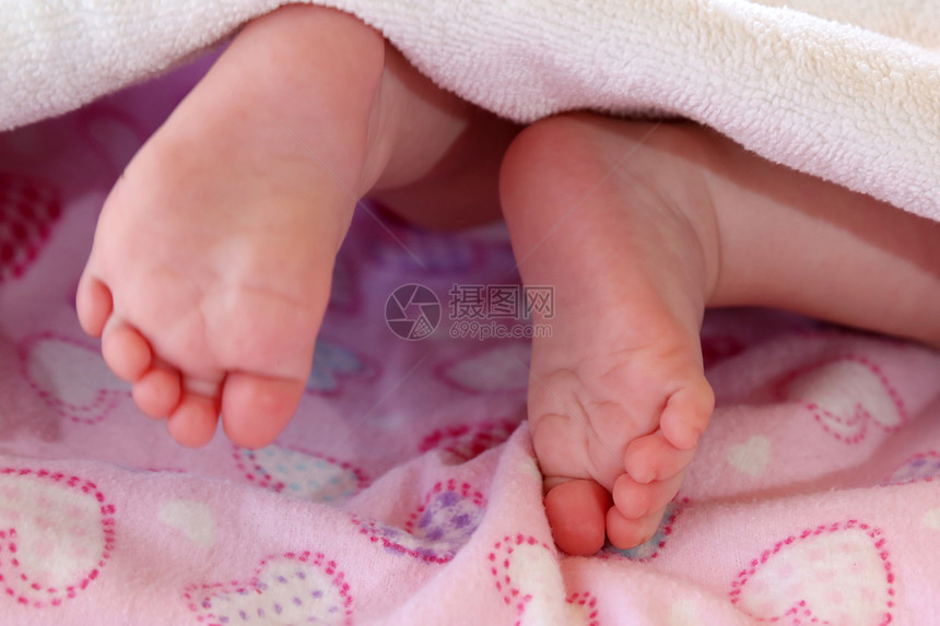 婴儿可爱脚皮肤毯子粉色孩子女孩身体白色投标新生脚趾图片