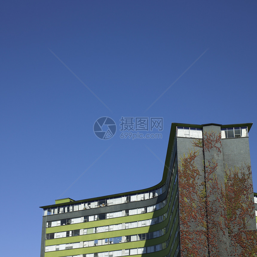 Retro公寓综合大楼曲线蓝色高楼角落天空色调建筑学建筑公寓阴影图片