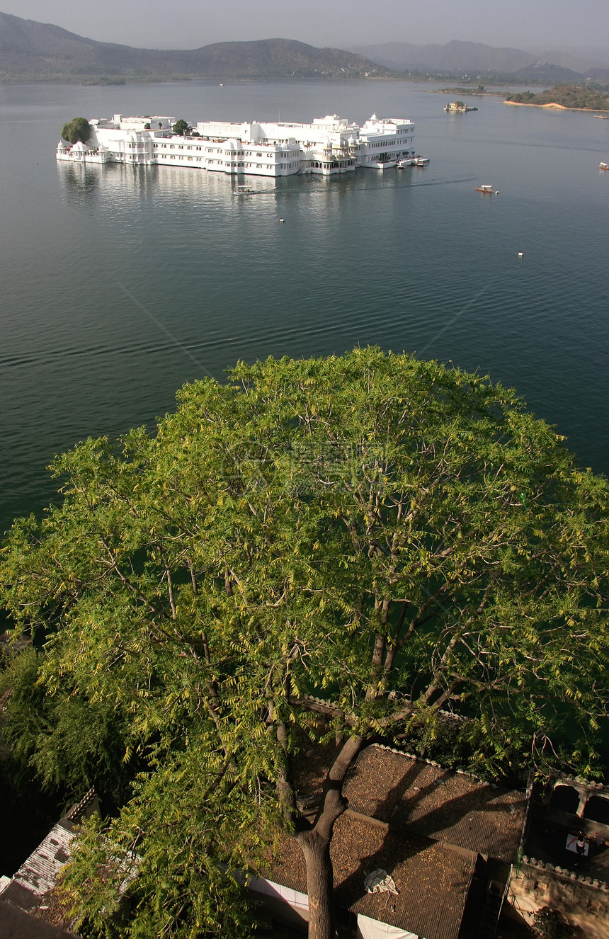 印度乌代布尔Jagniwas岛 贾格尼瓦斯湖宫建筑学纪念碑建筑锯齿旅行酒店历史奢华文化蓝色图片