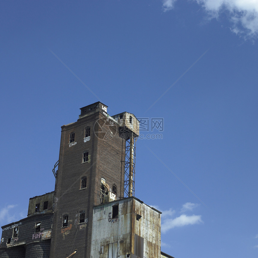 大型废弃工厂天空烧伤角落材料废墟蓝色鲁棒性均匀性力量建造图片