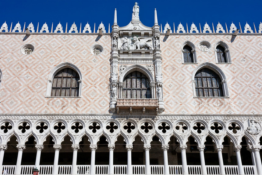 威尼斯Doge宫吸引力蓝色天空游客柱子建筑学旅游旅行建筑正方形图片