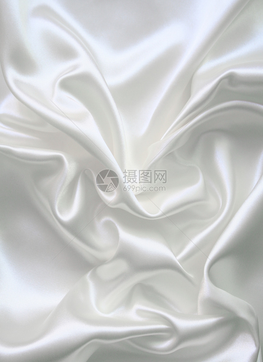 作为婚礼背景的平滑优雅白色丝绸新娘海浪涟漪布料织物银色曲线折痕材料纺织品图片