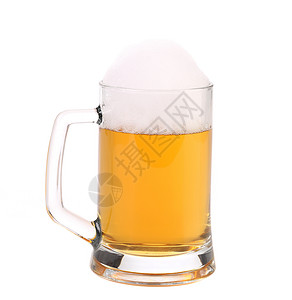 含泡沫的新鲜啤酒小瓶黄色棕色玻璃溪流流动酒精背景图片