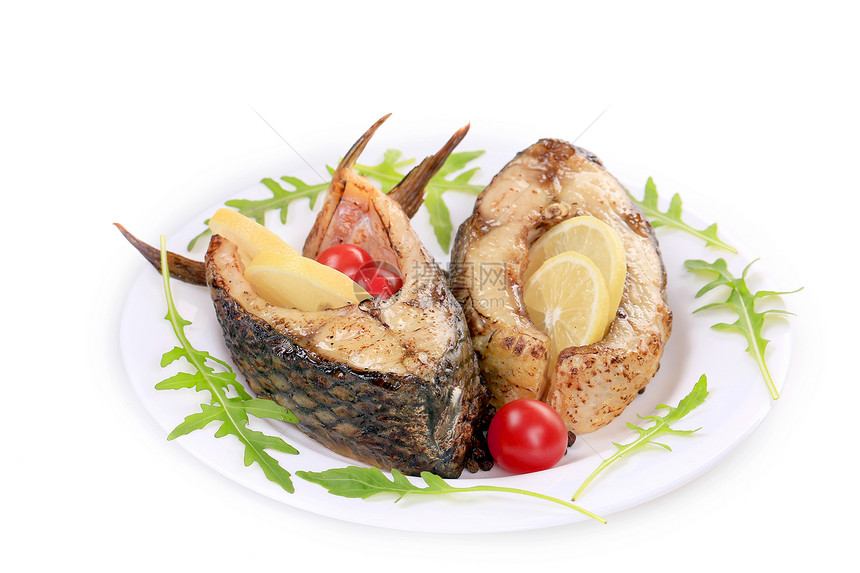 两条炸鱼辣椒炙烤盘子柠檬用餐水平鱼片食物午餐海鲜图片