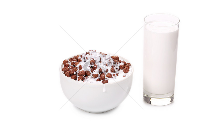 一碗巧克力麦片和牛奶杯图片