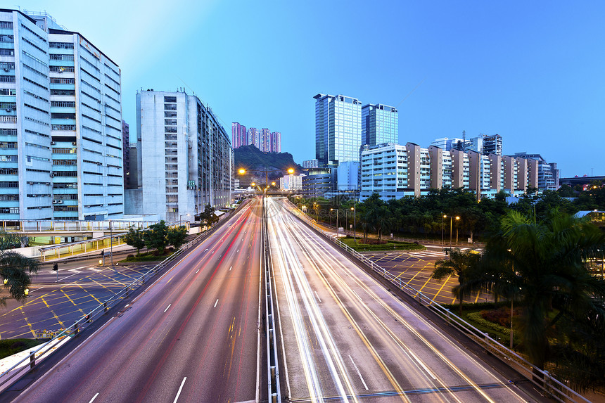 香港高速公路上的灯光路道图片