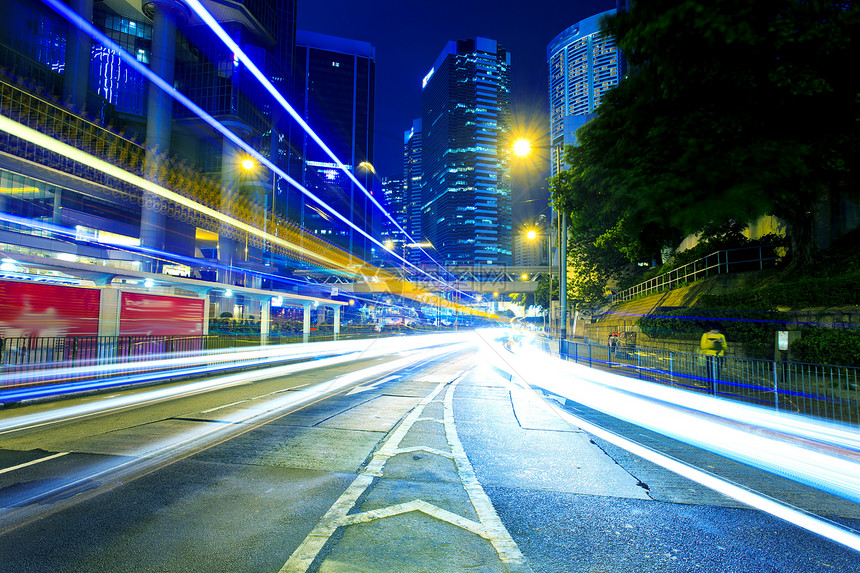 香港夜间的公路交通情况图片