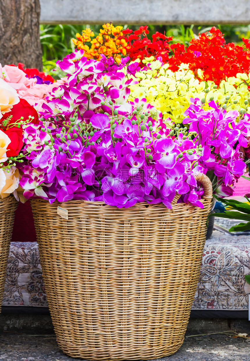篮子中假织物玫瑰尼龙装饰礼物花园风格树叶花瓶花束植物季节图片