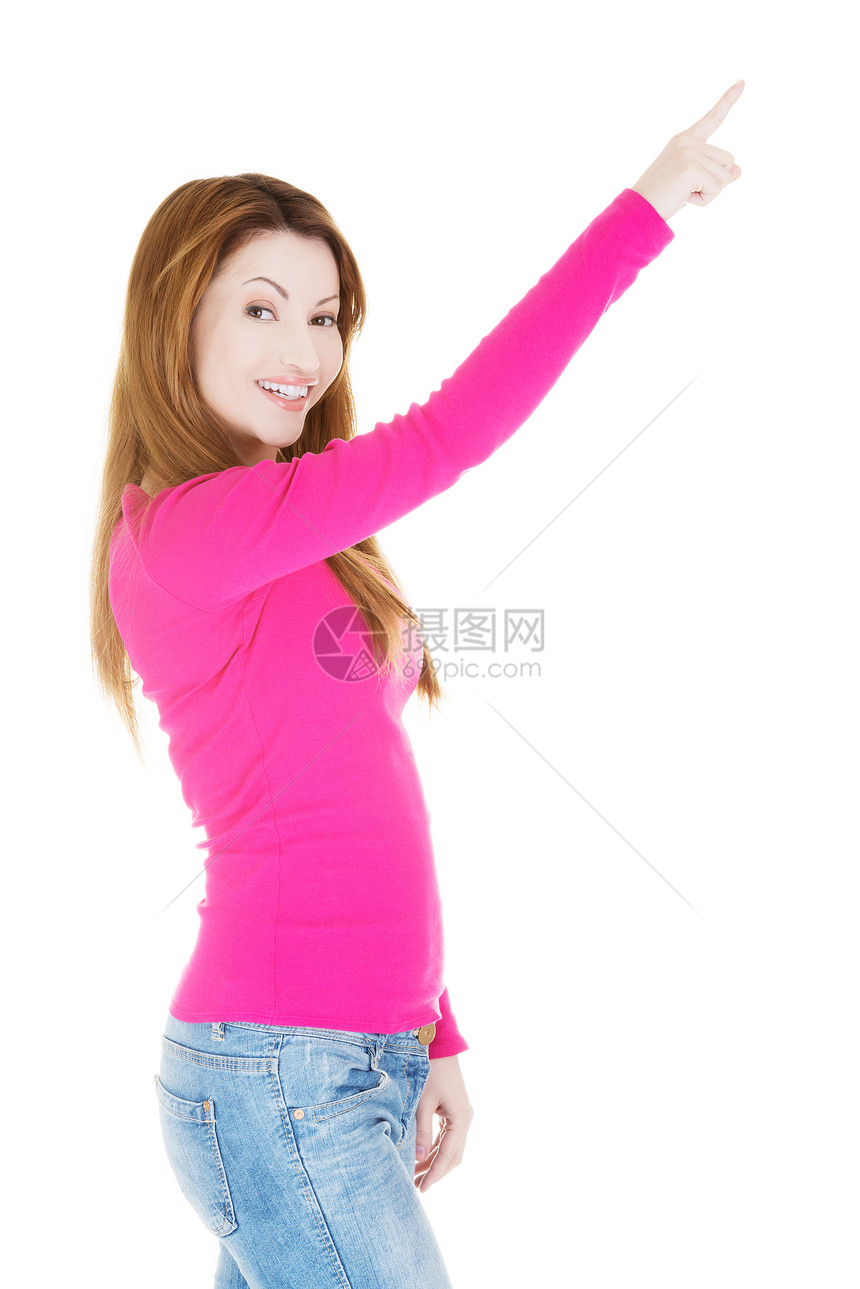 快乐 兴奋的女人指着复制空间手势成人手臂商业白色粉色微笑广告手指喜悦图片