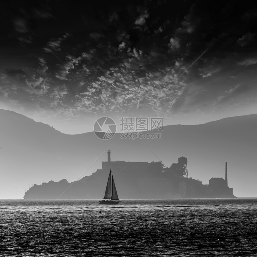 圣弗朗西斯市日落背光下的Alcatraz岛监狱c海洋国家旅行海岸历史性建筑橙子博物馆景点帆船图片
