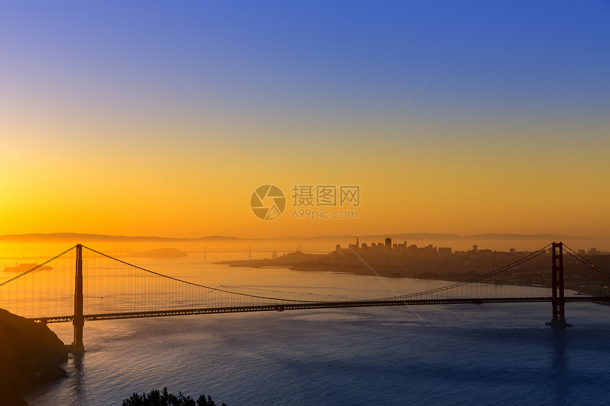 金门金门大桥 旧金山日出加利福尼亚反射假期吸引力橙子运输交通市中心电缆蓝色建筑物图片