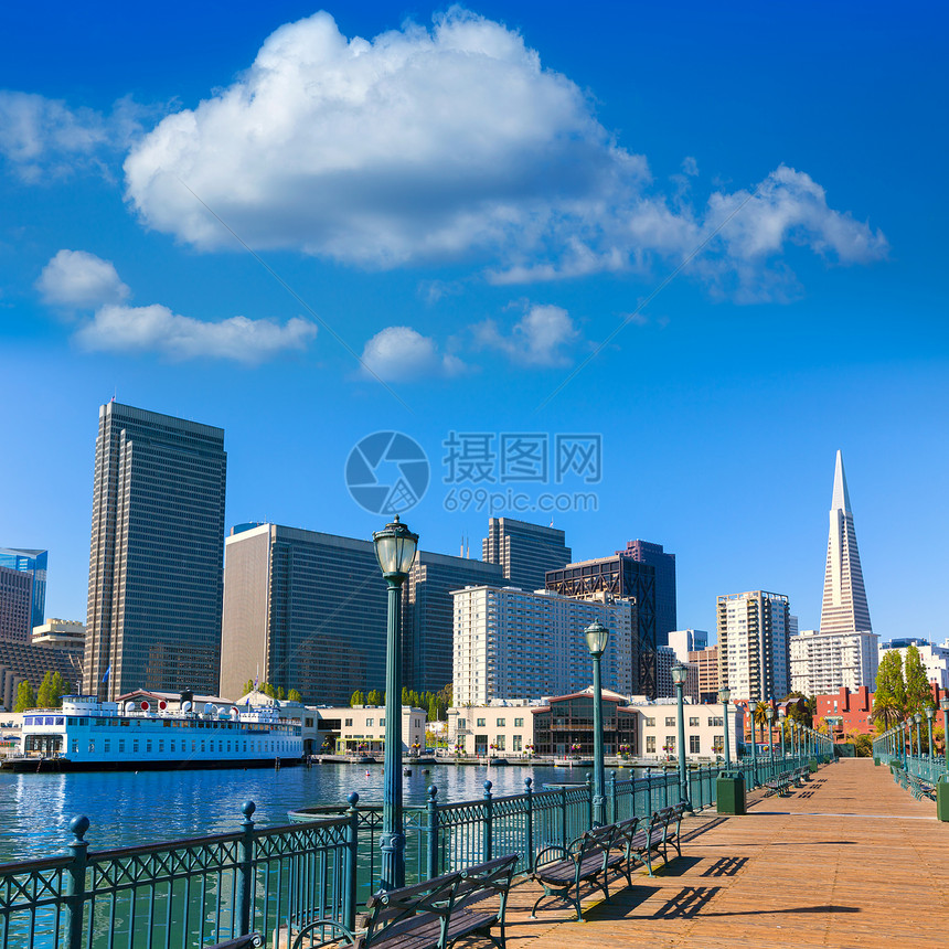 来自加利福尼亚州7号码头的旧金山市中心蓝色长廊反射市中心建筑物城市旅行景点天际摩天大楼图片
