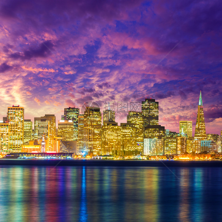 旧金山日落天线加利福尼亚湾水反射系统建筑学蓝色海洋日落景观摩天大楼旅行地标建筑物天空图片