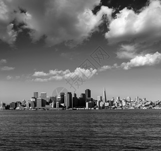 来自金银岛的 加利福尼亚旧金山天际线景点城市场景建筑物景观海洋建筑学波浪反射摩天大楼背景