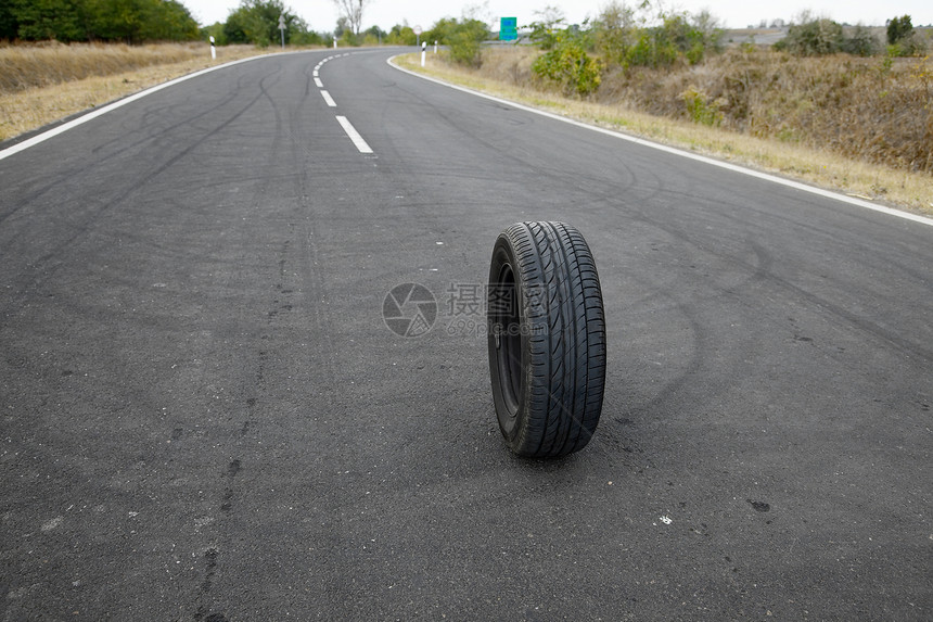 公路上的轮车安全沥青车辆运输运动赛车休息失败空闲图片