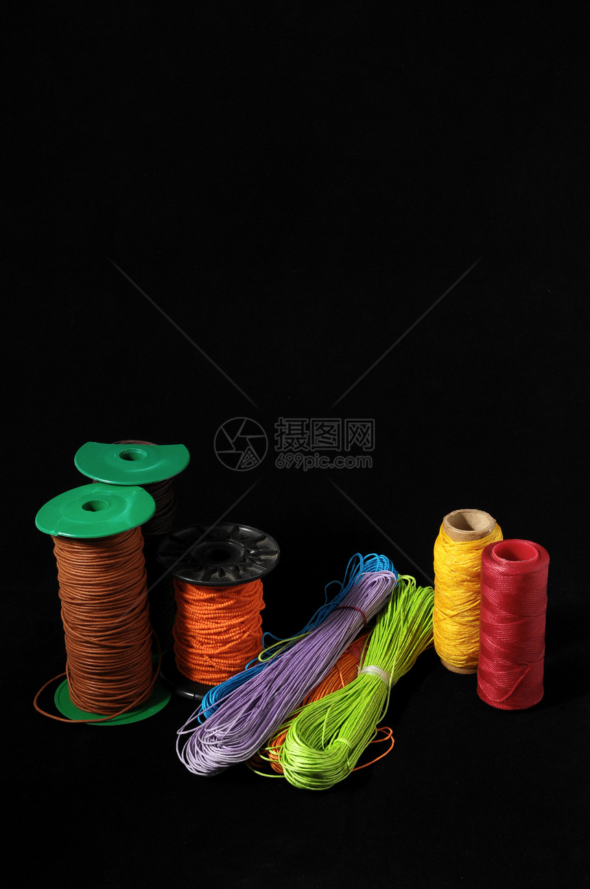 双线卷纺织品材料管子螺旋金属羊毛故事电缆绳索白色图片