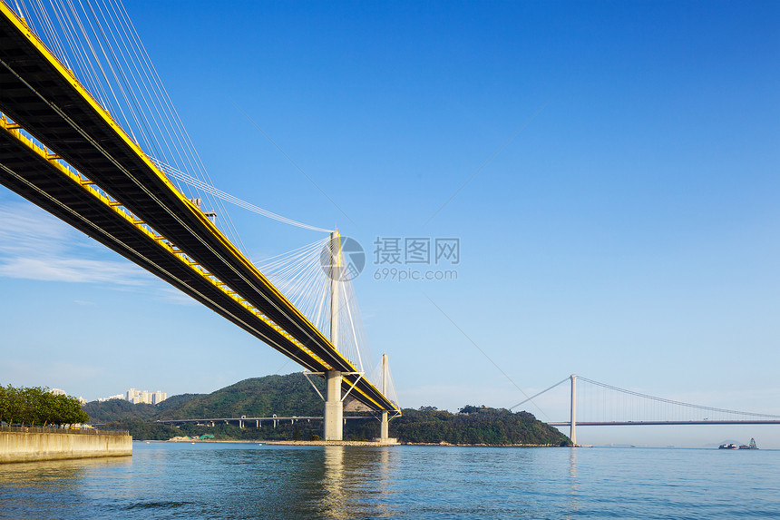 香港的停机桥蓝色公路支撑天空天际地标通道建筑学海景海岸线图片