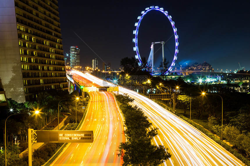 新加坡市夜间通道车辆天际城市传单植物摩天轮交通运输车轮图片