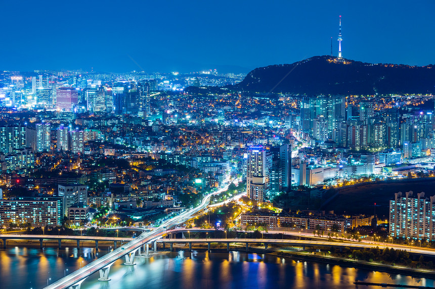 首尔市夜间都市景观市中心城市住宅建筑学通道场景风景反射图片