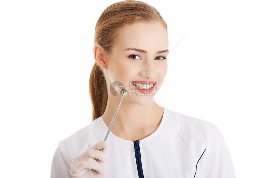年轻的有装备的年轻美丽的牙医女成人临床治疗外科药品诊所手术嘴唇检查工具图片