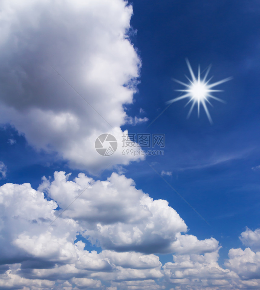 蓝色天空 有白云和太阳多云天气阳光晴天云景季节光束射线风景图片