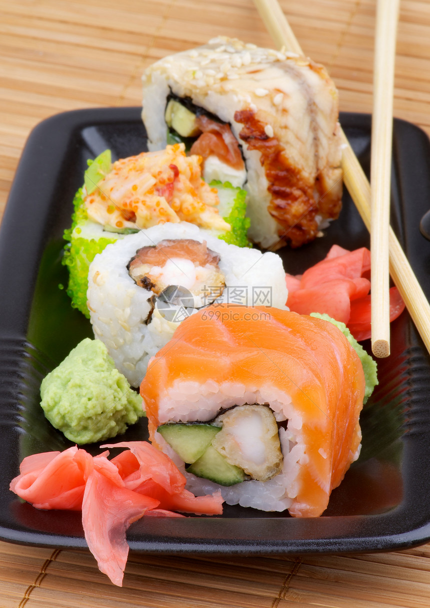 Maki 寿司套件黄瓜草席鳗鱼烟熏海鲜餐垫绿色美食家饮食螃蟹图片